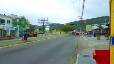 Moto Bisikleti ana yoldan geçiyor..