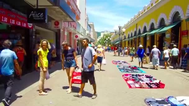 Caminhando Pelo Centro Cidade Com Lojas Barracas Durante Dia — Vídeo de Stock