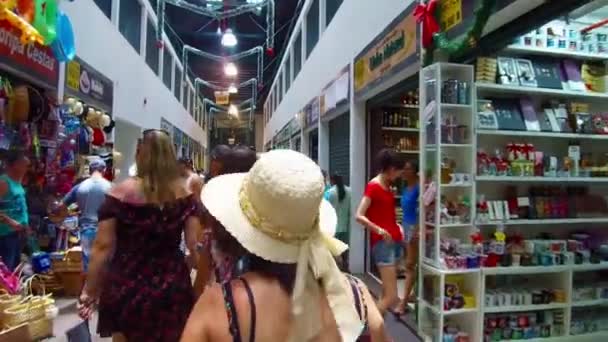 Ženy Kloboukem Procházky Místním Trhu Centru Florianopolis — Stock video