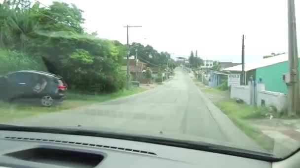 Приборная Панель Вид Спереди Автомобиля Проезжающего Улице — стоковое видео