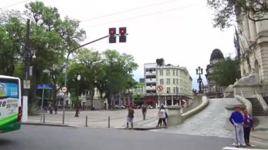 Trafik, Santos şehrinin tarihi şehir merkezinin ortasından geçiyor.
