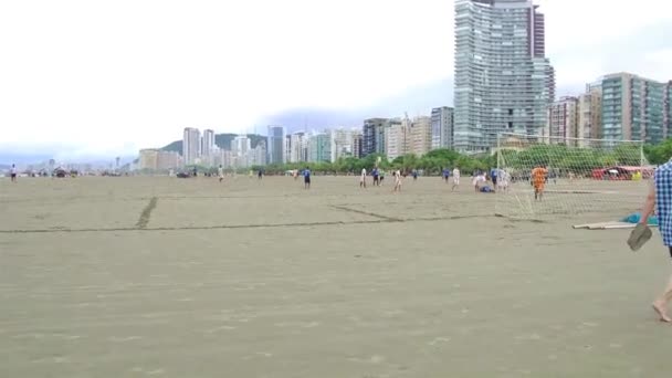 Футбольна Команда Грає Пляжі — стокове відео