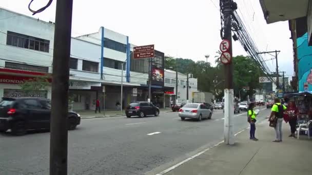 Κυκλοφορία Στους Δρόμους Του Κέντρου Της Πόλης Στην Πόλη Σάντος — Αρχείο Βίντεο