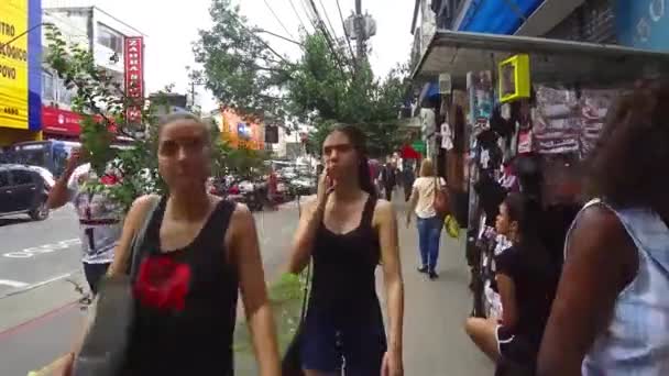 Caminhando Uma Cidade Brasileira Centro — Vídeo de Stock