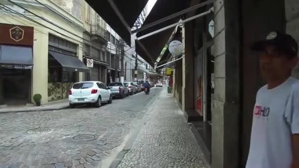 Spaziergänge Den Straßen Der Innenstadt Von Santos Mit Geparkten Autos — Stockvideo