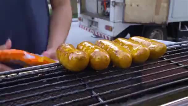 Asian Boy Making Sausages Outdoor Day Market Johor Bahru — Αρχείο Βίντεο