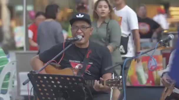 Малаєць Співає Відкритому Денному Ринку Джохор Бару — стокове відео