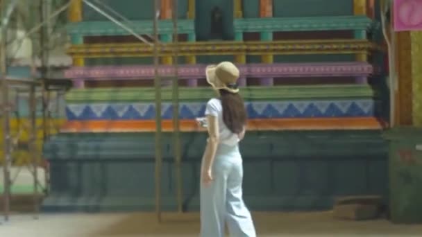 Woman White Hat Walking Taking Selfie Huge Cave Hindu Temple — Stock Video