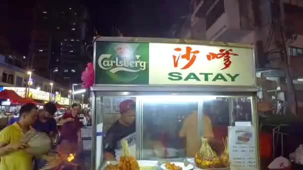 Asian Man Yellow Shirt Making Chicken Satay Sticks Bbq Grill — Αρχείο Βίντεο
