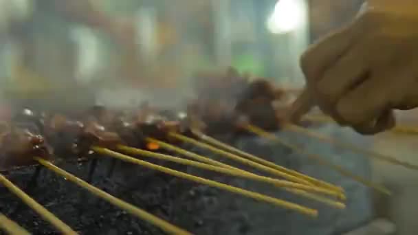 Asian Man Making Delicious Bbq Satay Night Market Kuala Lumpur — Stockvideo