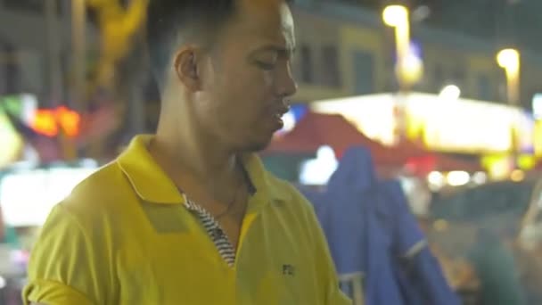 Asian Man Making Delicious Bbq Satay Night Market Kuala Lumpur — Vídeo de Stock