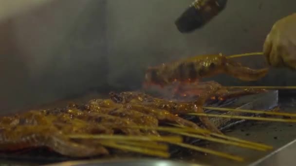 Asian Man Putting Oil Chicken Wings Griddle Night Market Kuala — Stockvideo