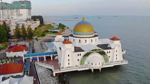 Vue Aérienne Ciel Une Belle Mosquée Blanche Vue Sur Mer — Video