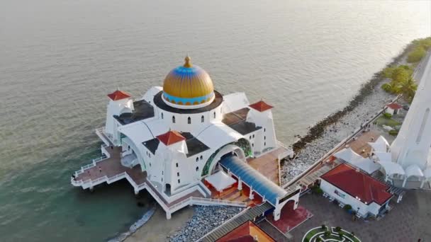 Top Aerial View Beautiful White Mosque Sea City Views — стоковое видео