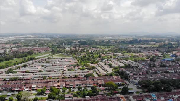 Top Aerial View Housing City Malaysia Beautiful Mountain Views Trees — стоковое видео