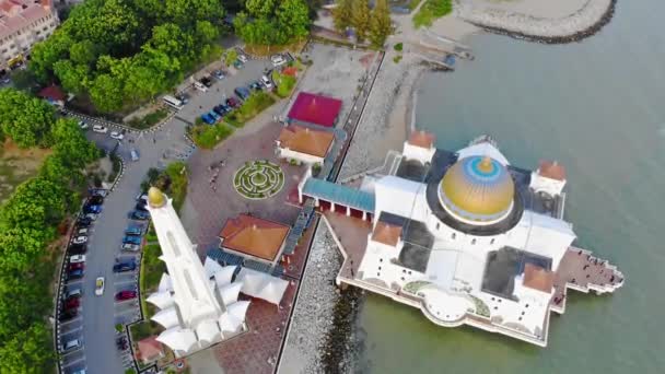 Top Aerial View Sky Beautiful White Mosque Sea View – Stock-video