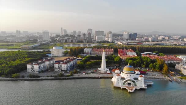 Top Aerial View Sky Beautiful White Mosque Sea View — стокове відео