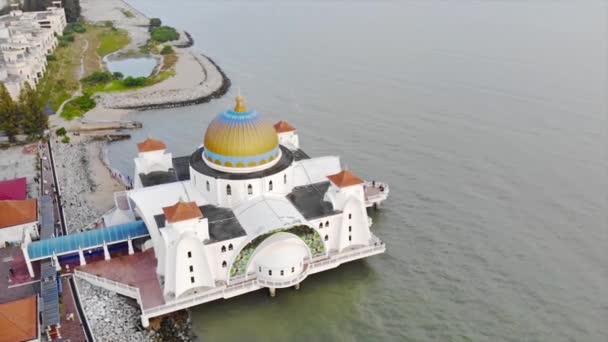 Top Aerial View Beautiful White Mosque Sea City Views — Video