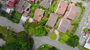 Evler Arasında Araçlarla Yoldan Üst Görünüm