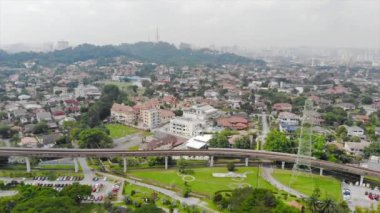 Konut ve Arazi arasındaki Toll Yolu 'nun üst hava görüntüsü.
