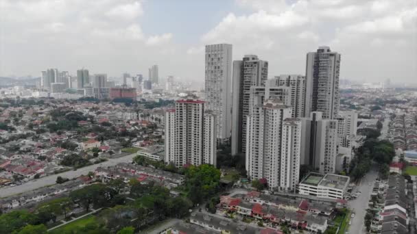 Top Aerial View Tall Gray Apartment Building City View Static — Stock video