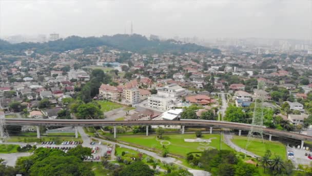 Vista Aérea Superior Estrada Pedágio Entre Habitação Campo Dolly Esquerda — Vídeo de Stock