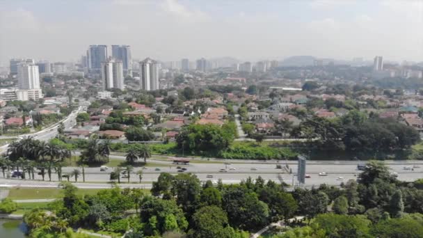 Vista Superior Das Rodovias Lotadas Entre Parques Cidades Malásia — Vídeo de Stock