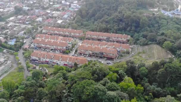 Top Aerial View Housing City Malaysia Beautiful Mountain Views Trees — Video