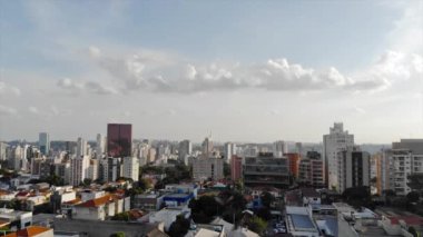 Brezilya 'da Konut ve Gökdelenin Önü