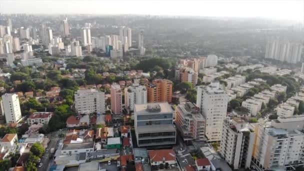 Top Luftaufnahme Von Wohnungen Und Himmel Brasilien Stadt Tilt — Stockvideo