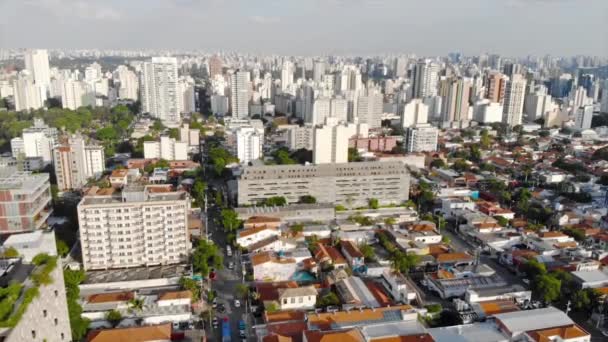 Top Luftaufnahme Von Wolkenkratzer Und Wohnungen Brasilien Stadt Tilt — Stockvideo