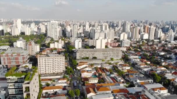 Top Luftaufnahme Von Wolkenkratzer Und Wohnungen Brasilien Stadt Nach Vorne — Stockvideo