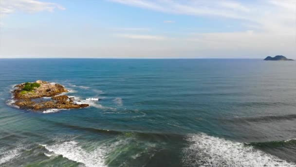 Hermoso Mar Con Ola Isla Pequeña Guaraju — Vídeos de Stock