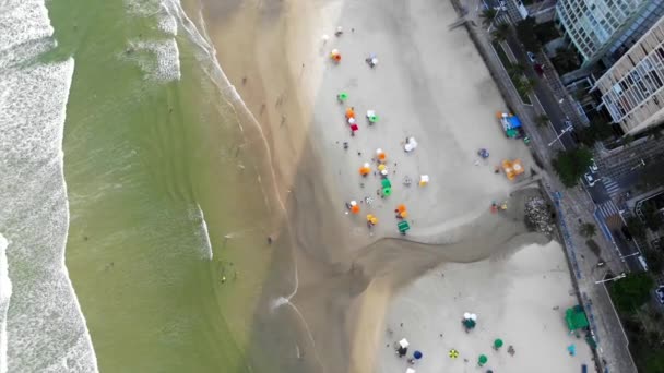 Ovanifrån Vågor Och Människor Sola Guaraju Beach Framåt — Stockvideo