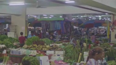  Malezya Geleneksel Marketlerinde Sebze Tacirleri - Sağdan Sola Çevirme.