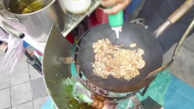 Satıcıdan kızarmış Kwetiau