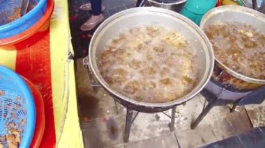 Sokak Yiyeceğinin Kızartma Süreci