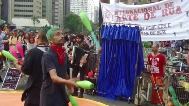 Pimleri Hokkabazlık Yapan Adamlar - Yavaş Hareket 