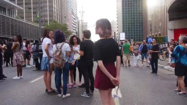  Birlikte Konuşan Gençler Grubu Sağdan Sola