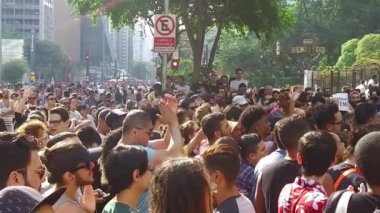 Avenida Pulista 'da Halk ve Alkışlar