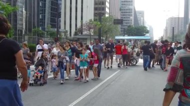 Otomobilsiz Günümüzde Eople Rahatlatıcı Bir Atmosferin Tadını Çıkartıyor - Yavaş Hareket
