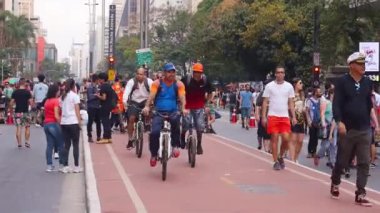 Birlikte Bisiklet Sürenler - El Tutuşu.