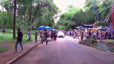 Lunaparktaki Ziyaretçiler