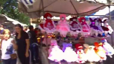 Çocuk Giysileri Durağı - Sağdan Sola.