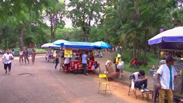 Área Praça Alimentação Pessoas Caminhando Pan Direita Para Esquerda — Vídeo de Stock