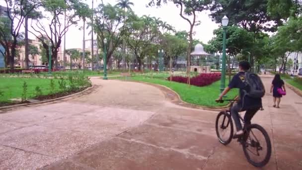 Cyklistika Kolem Městského Parku — Stock video