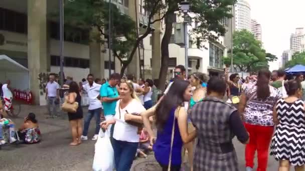 Multitud Personas Mercado Dominical — Vídeo de stock