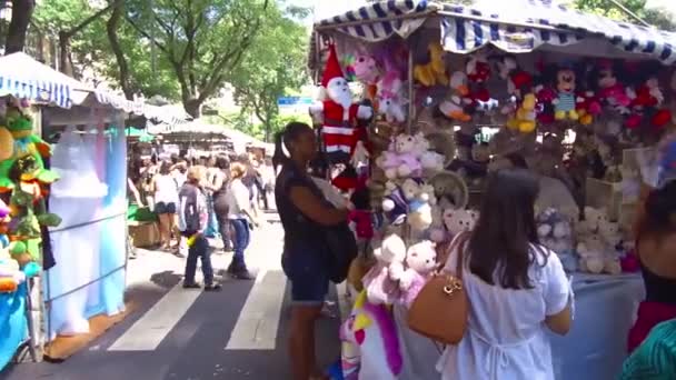 日曜日の市場を歩く人たち カラチ — ストック動画