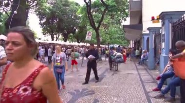 Pazar pazarında insanlar dolaşıyor, Karachi.