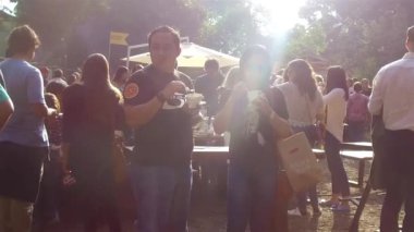 Yemek Alanında Yemek Yiyen Çiftler